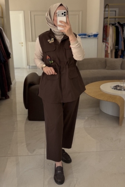 Kahverengi Süsleme Detay Yelek Takım