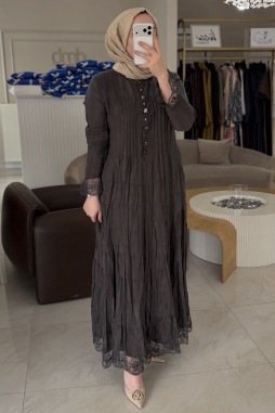 Kahverengi KOLU VE ETEĞİ DANTEL DETAYLI ELBİSE